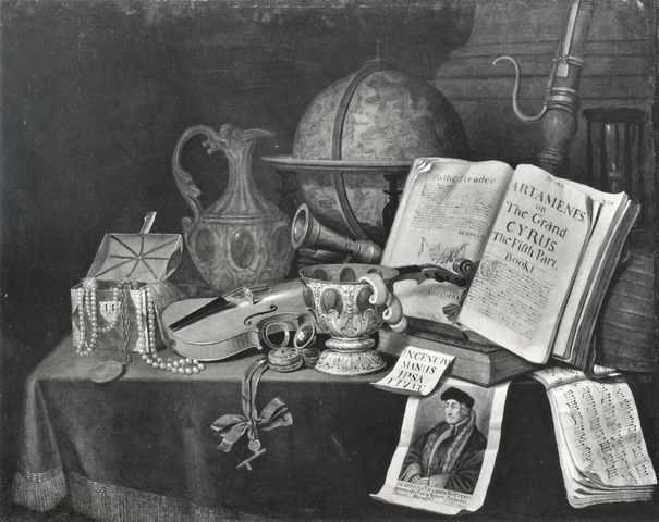Arte Fotografica — Collier Edwaert - sec. XVII/ XVIII - Natura morta con strumenti musicali, libro, globo e stampa con ritratto di Erasmo da Rotterdam — insieme
